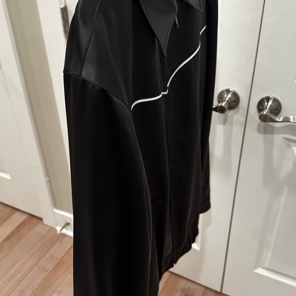 All black jacket - Picture 4 of 4